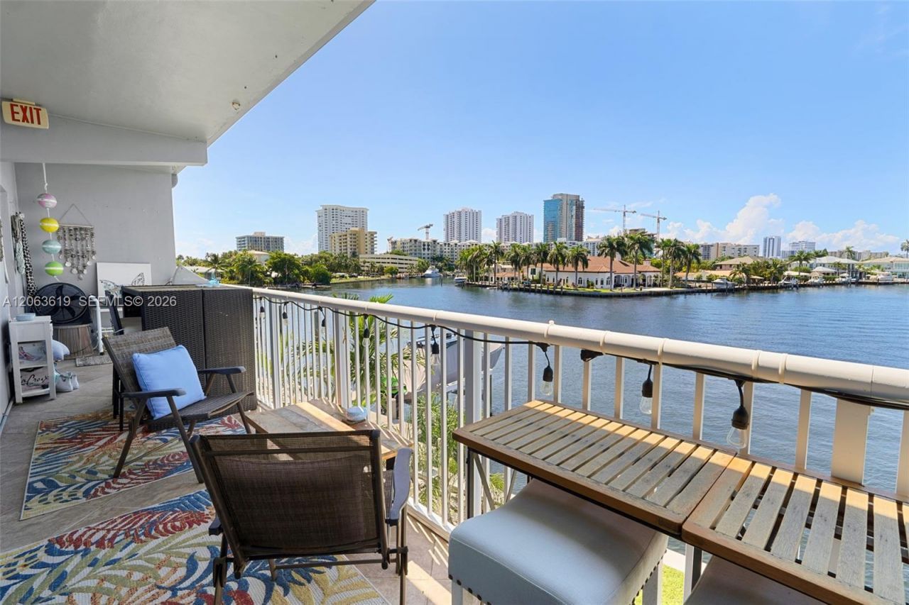 1201 S Riverside Dr , Unit 301, Pompano Beach, FL 33062 Photo
