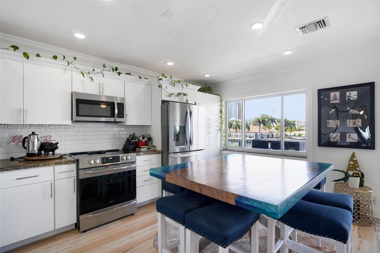 1201 S Riverside Dr , Unit 301, Pompano Beach, FL 33062 Photo