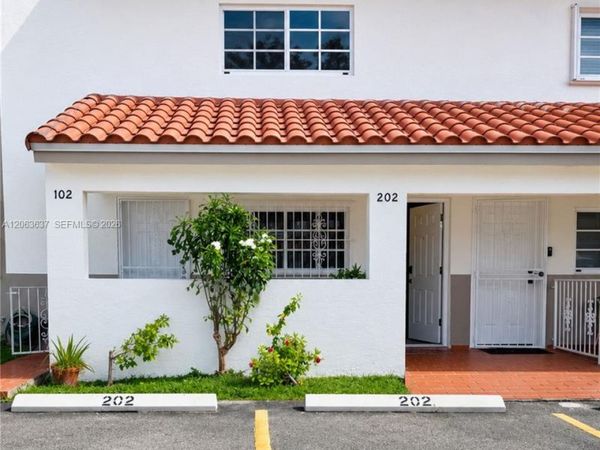 7878 W 29th Ln, Unit 202, Hialeah, FL 33018