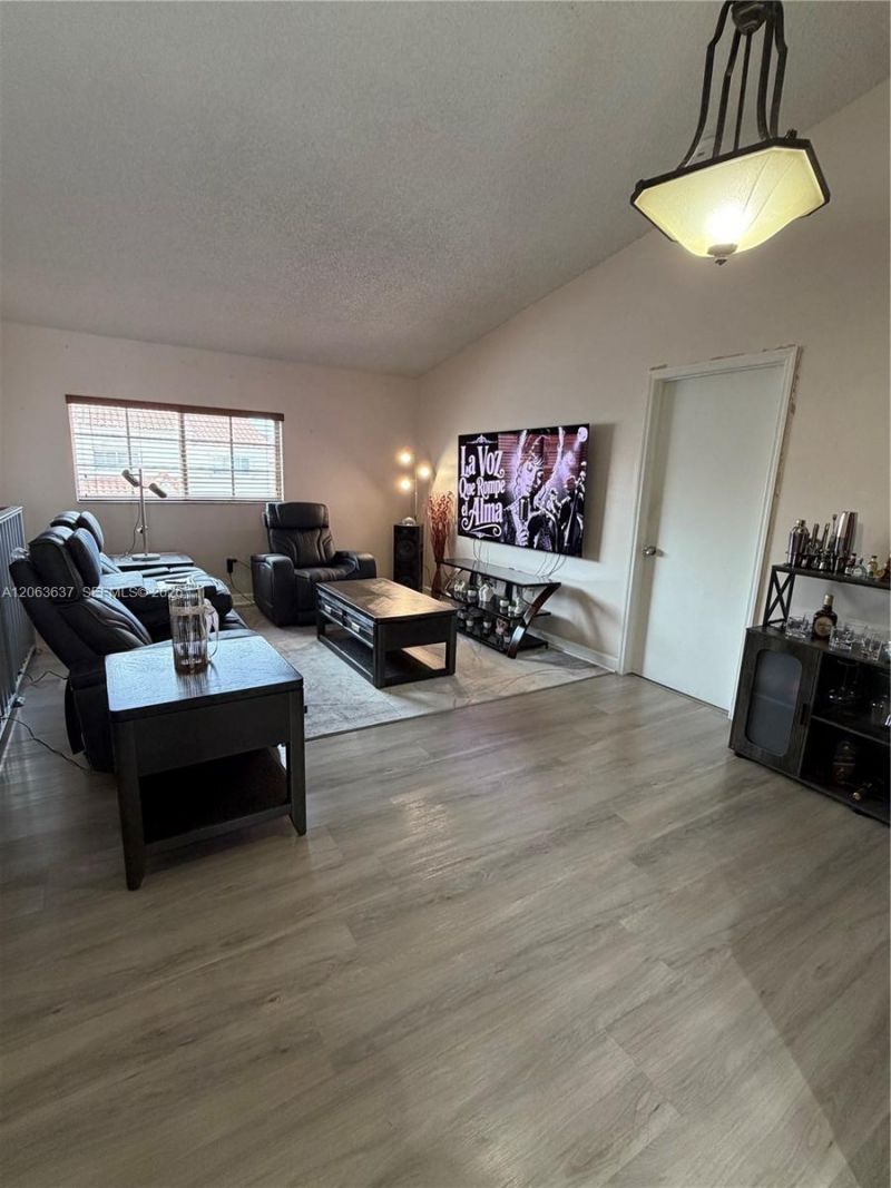 7878 W 29th Ln, Unit 202, Hialeah, FL 33018 Photo