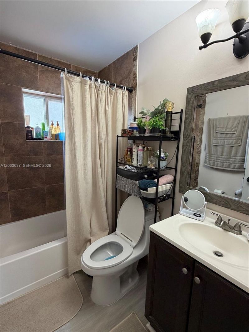 7878 W 29th Ln, Unit 202, Hialeah, FL 33018 Photo