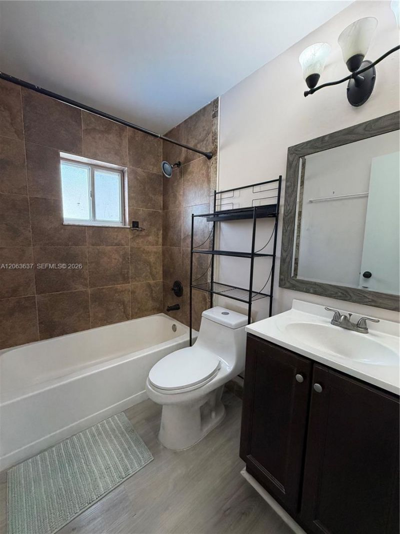 7878 W 29th Ln, Unit 202, Hialeah, FL 33018 Photo