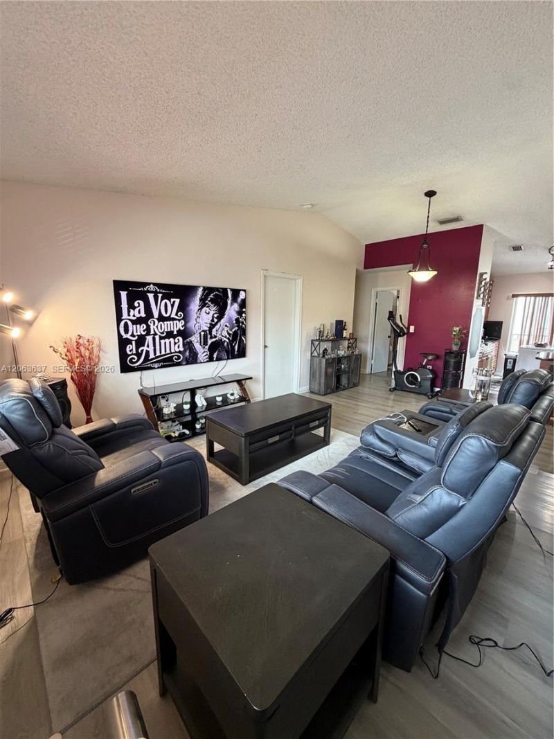 7878 W 29th Ln, Unit 202, Hialeah, FL 33018 Photo