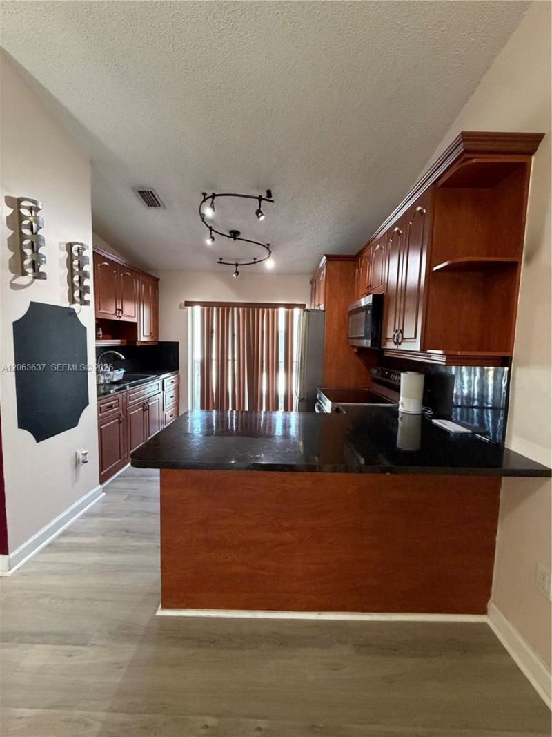 7878 W 29th Ln, Unit 202, Hialeah, FL 33018 Photo