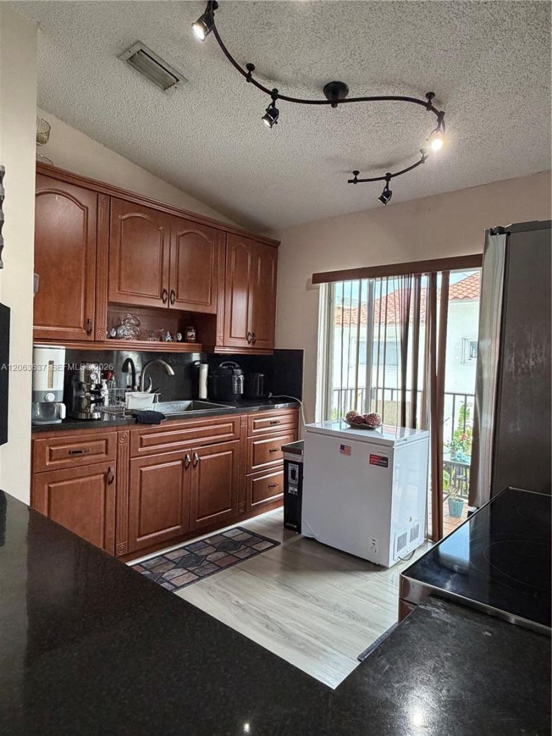 7878 W 29th Ln, Unit 202, Hialeah, FL 33018 Photo