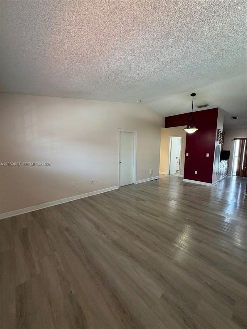 7878 W 29th Ln, Unit 202, Hialeah, FL 33018 Photo