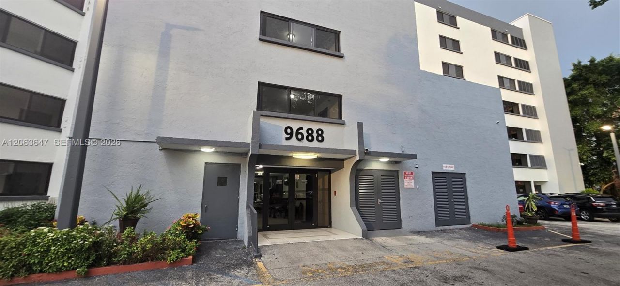 9688 Fontainebleau Blvd, Unit 404, Miami, FL 33172 Photo