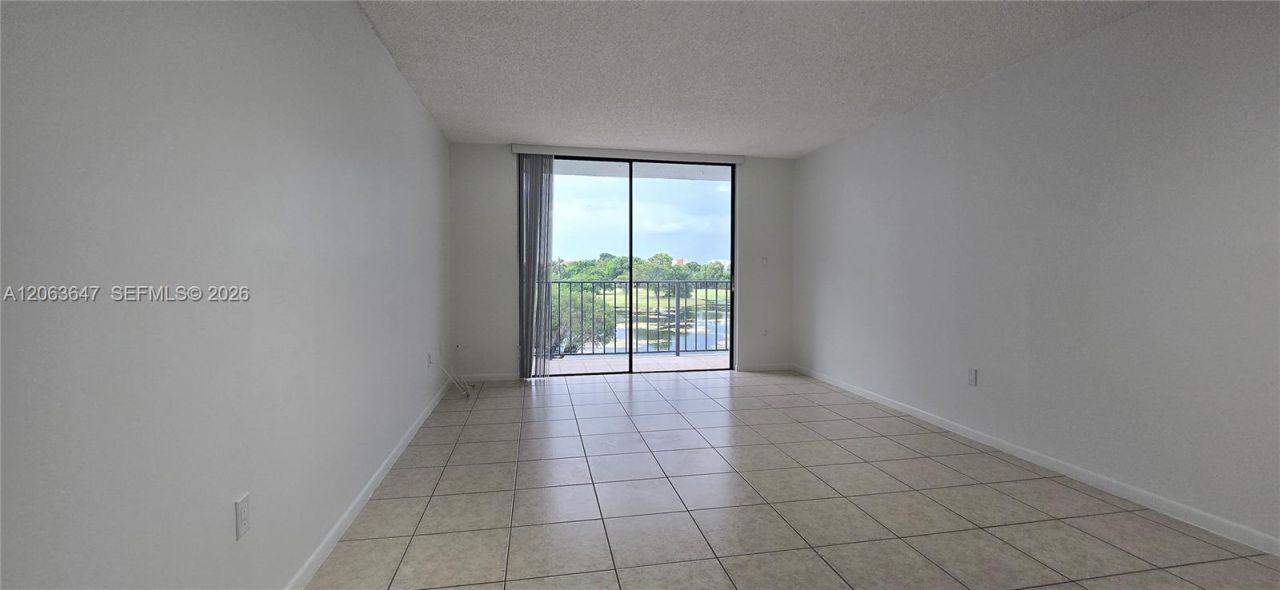 9688 Fontainebleau Blvd, Unit 404, Miami, FL 33172 Photo
