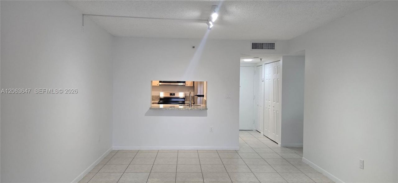 9688 Fontainebleau Blvd, Unit 404, Miami, FL 33172 Photo