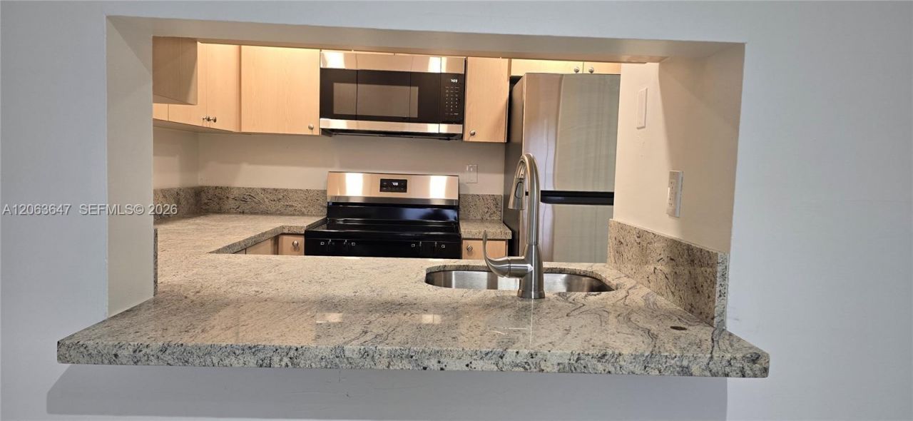 9688 Fontainebleau Blvd, Unit 404, Miami, FL 33172 Photo