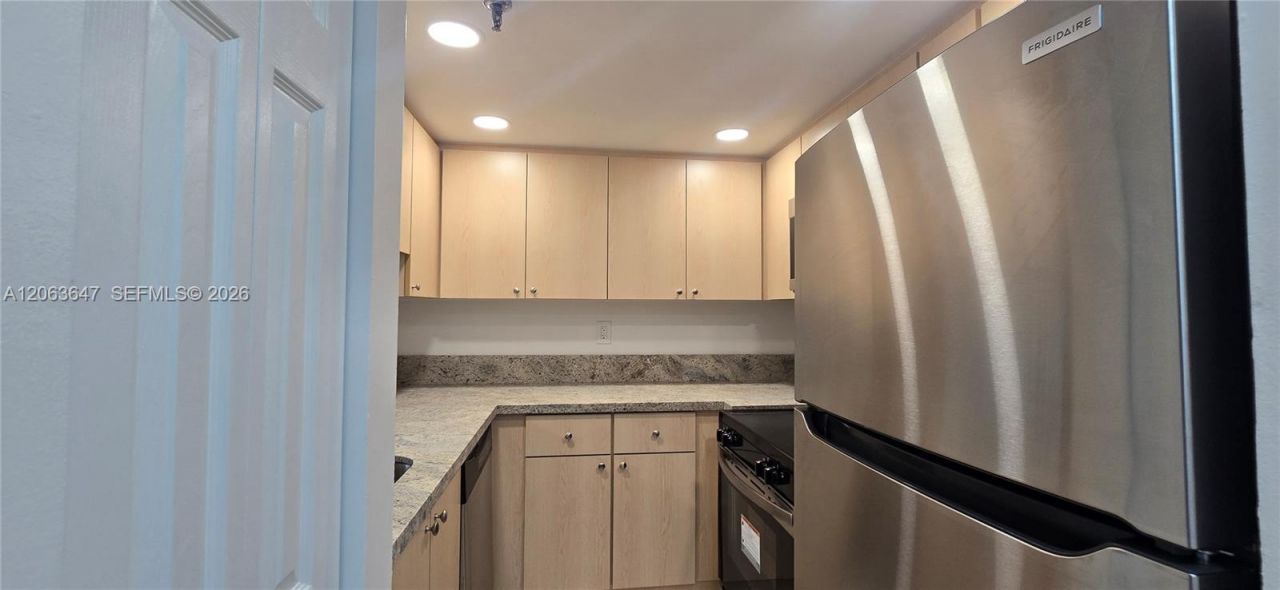 9688 Fontainebleau Blvd, Unit 404, Miami, FL 33172 Photo