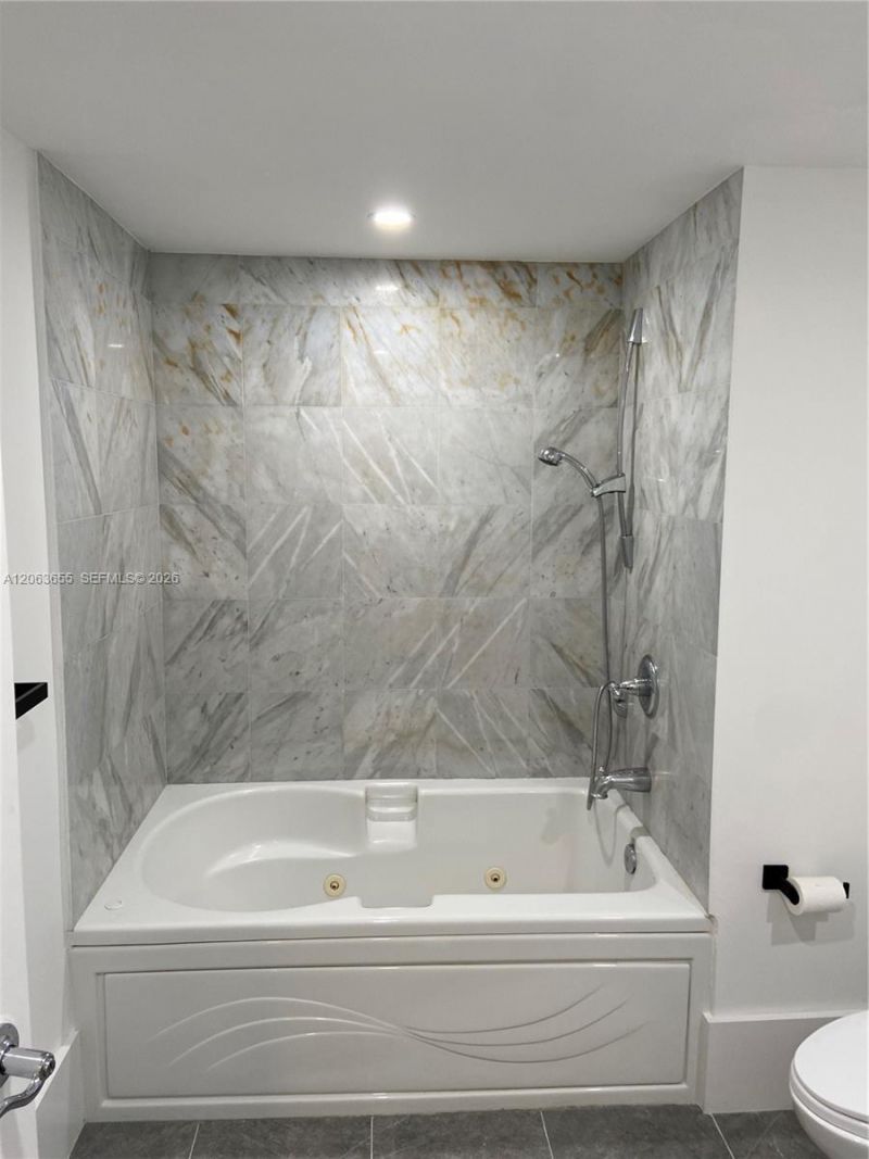 31 SE 5th St, Unit 2103, Miami, FL 33131 Photo