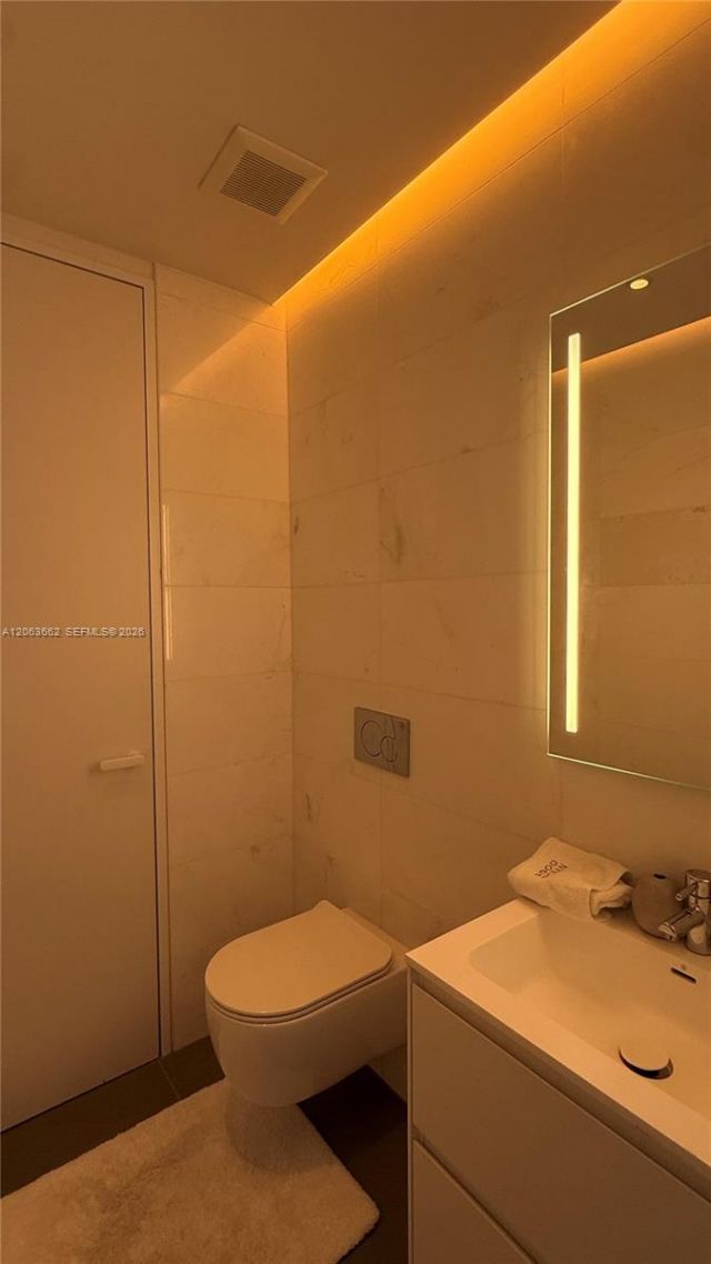 2000 S Ocean Dr, Unit 22B, Hallandale Beach, FL 33009 Photo