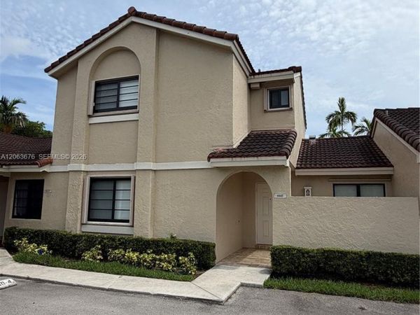 6445 NW 171st St , Hialeah, FL 33015