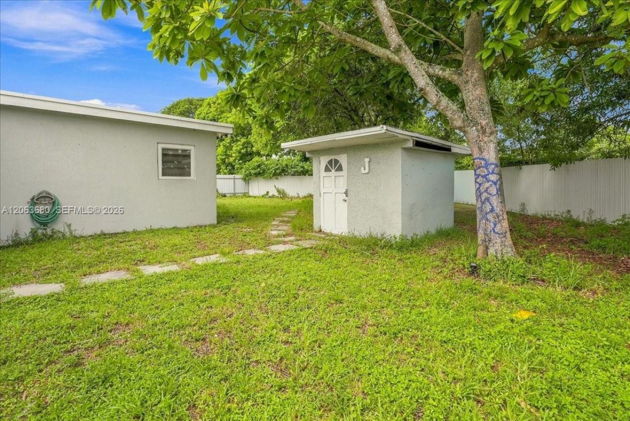 20340 NW 42nd Ave , Miami Gardens, FL 33055 Photo