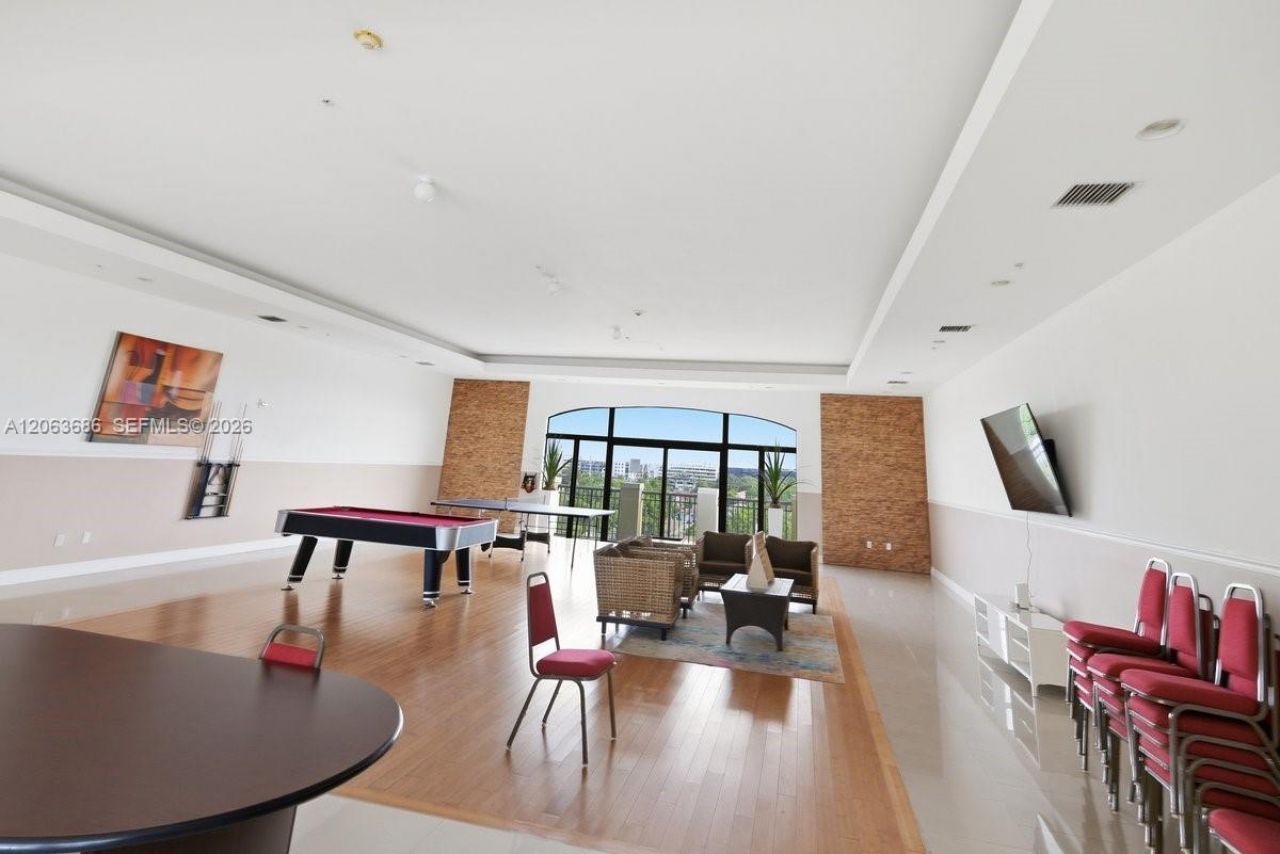 4242 NW 2nd St, Unit 807, Miami, FL 33126 Photo
