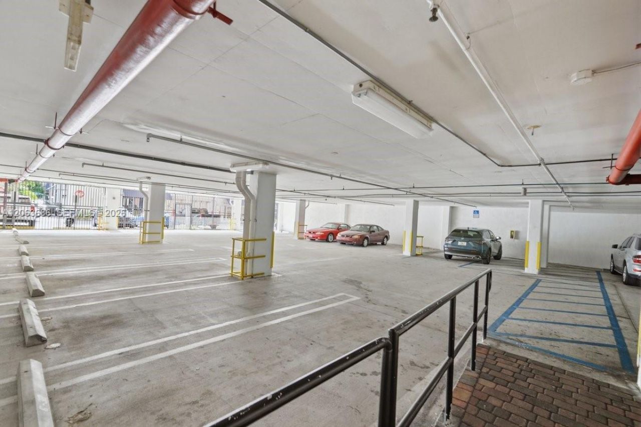 4242 NW 2nd St, Unit 807, Miami, FL 33126 Photo