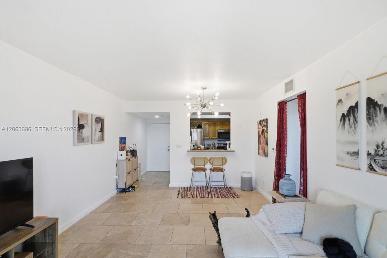 4242 NW 2nd St, Unit 807, Miami, FL 33126 Photo