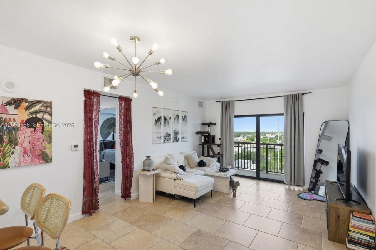 4242 NW 2nd St, Unit 807, Miami, FL 33126 Photo