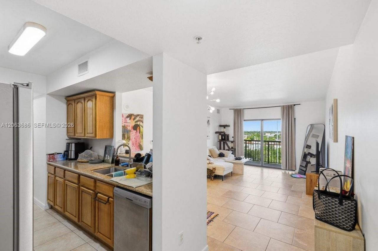 4242 NW 2nd St, Unit 807, Miami, FL 33126 Photo