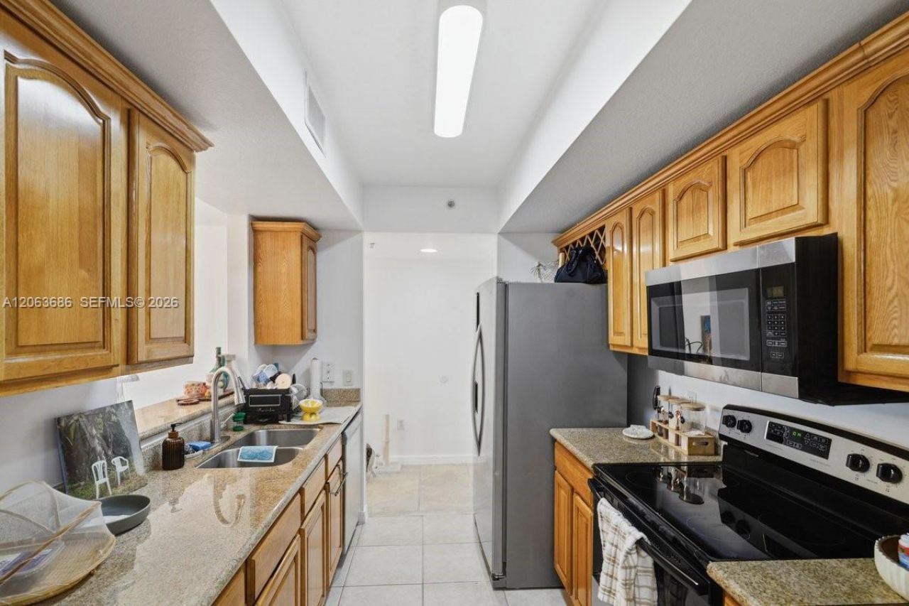 4242 NW 2nd St, Unit 807, Miami, FL 33126 Photo