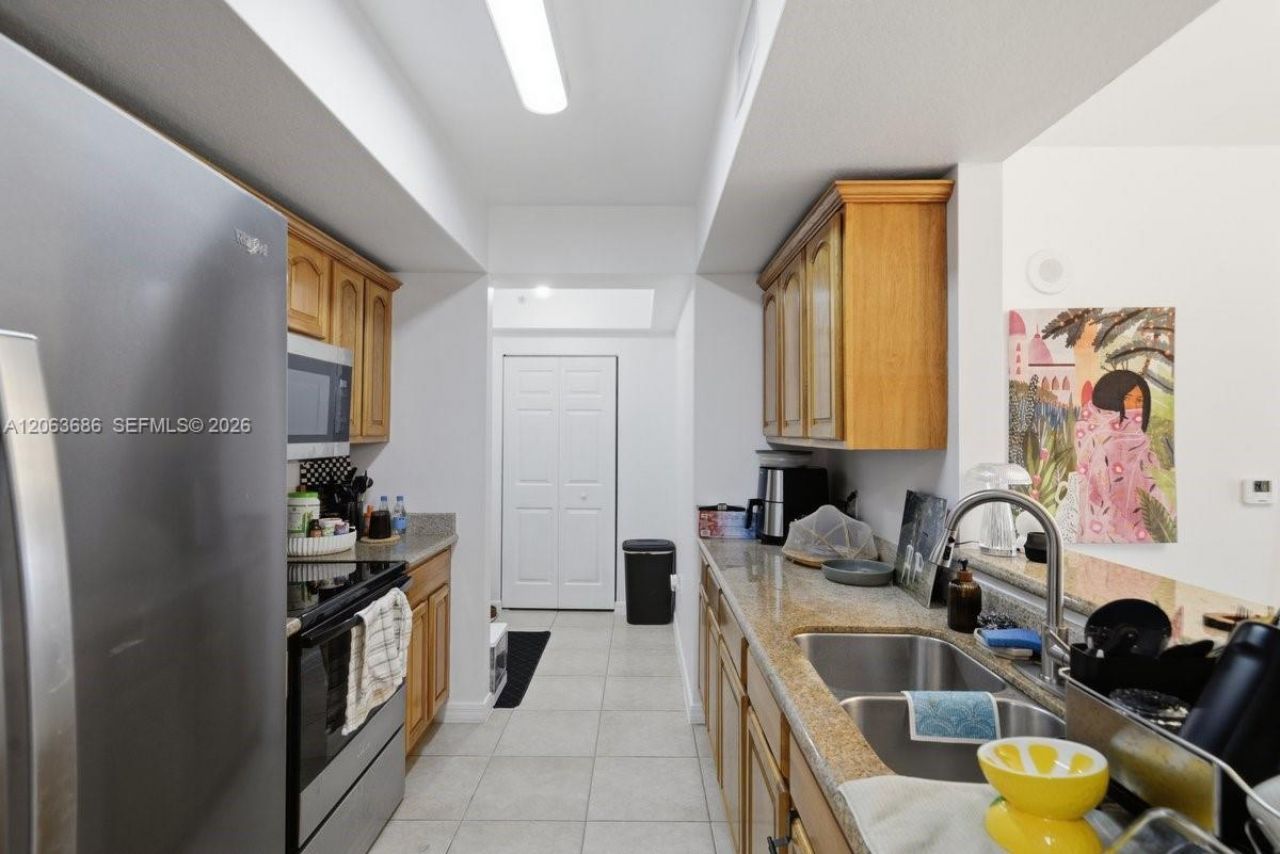 4242 NW 2nd St, Unit 807, Miami, FL 33126 Photo