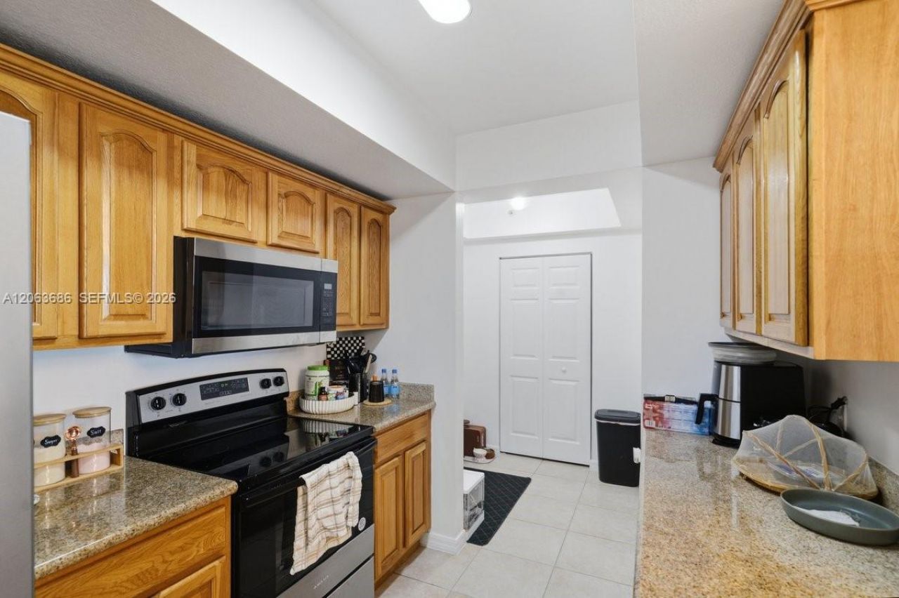 4242 NW 2nd St, Unit 807, Miami, FL 33126 Photo