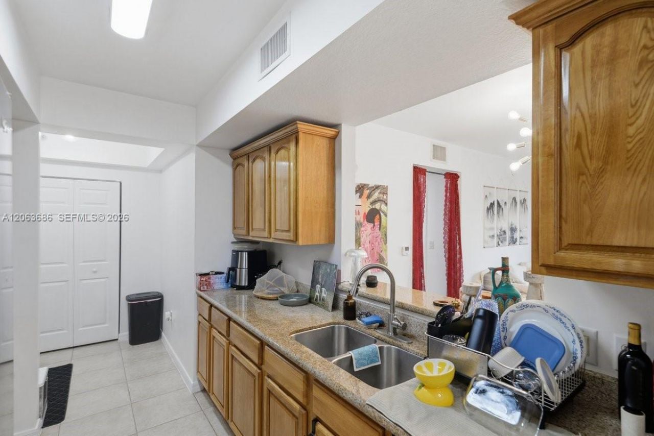 4242 NW 2nd St, Unit 807, Miami, FL 33126 Photo