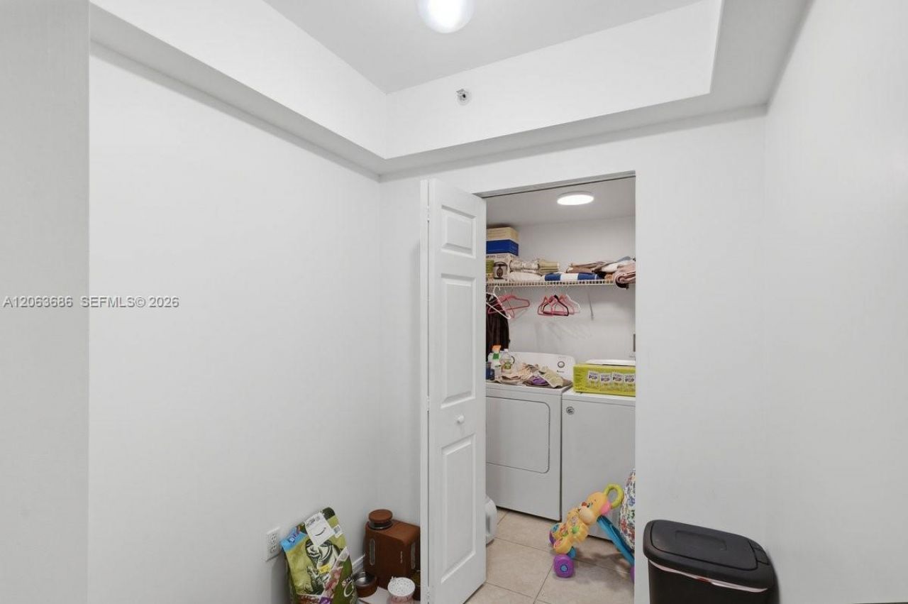 4242 NW 2nd St, Unit 807, Miami, FL 33126 Photo
