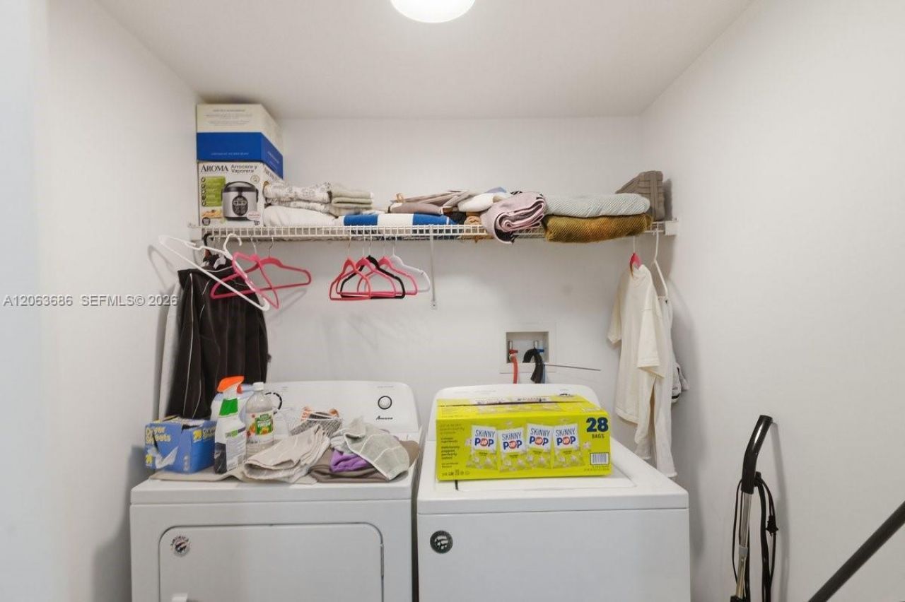 4242 NW 2nd St, Unit 807, Miami, FL 33126 Photo