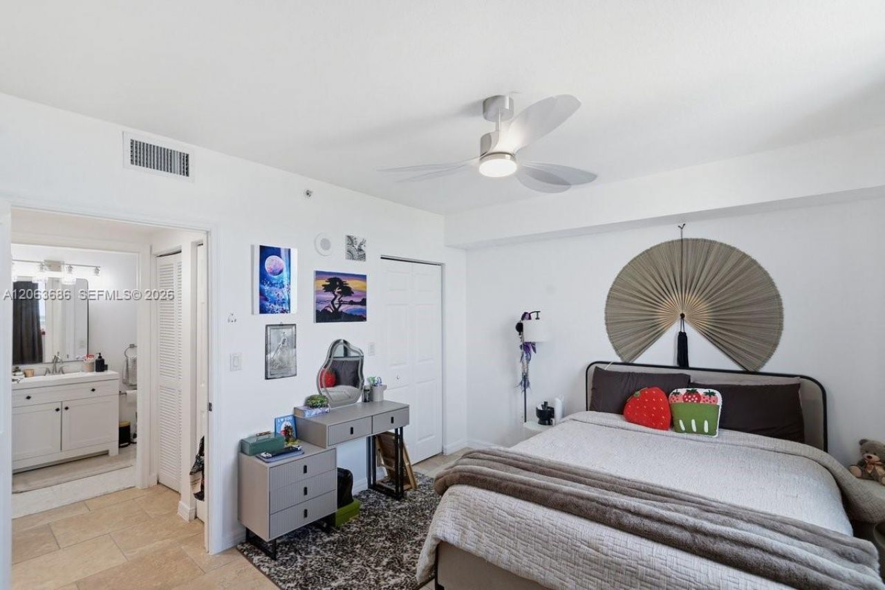 4242 NW 2nd St, Unit 807, Miami, FL 33126 Photo