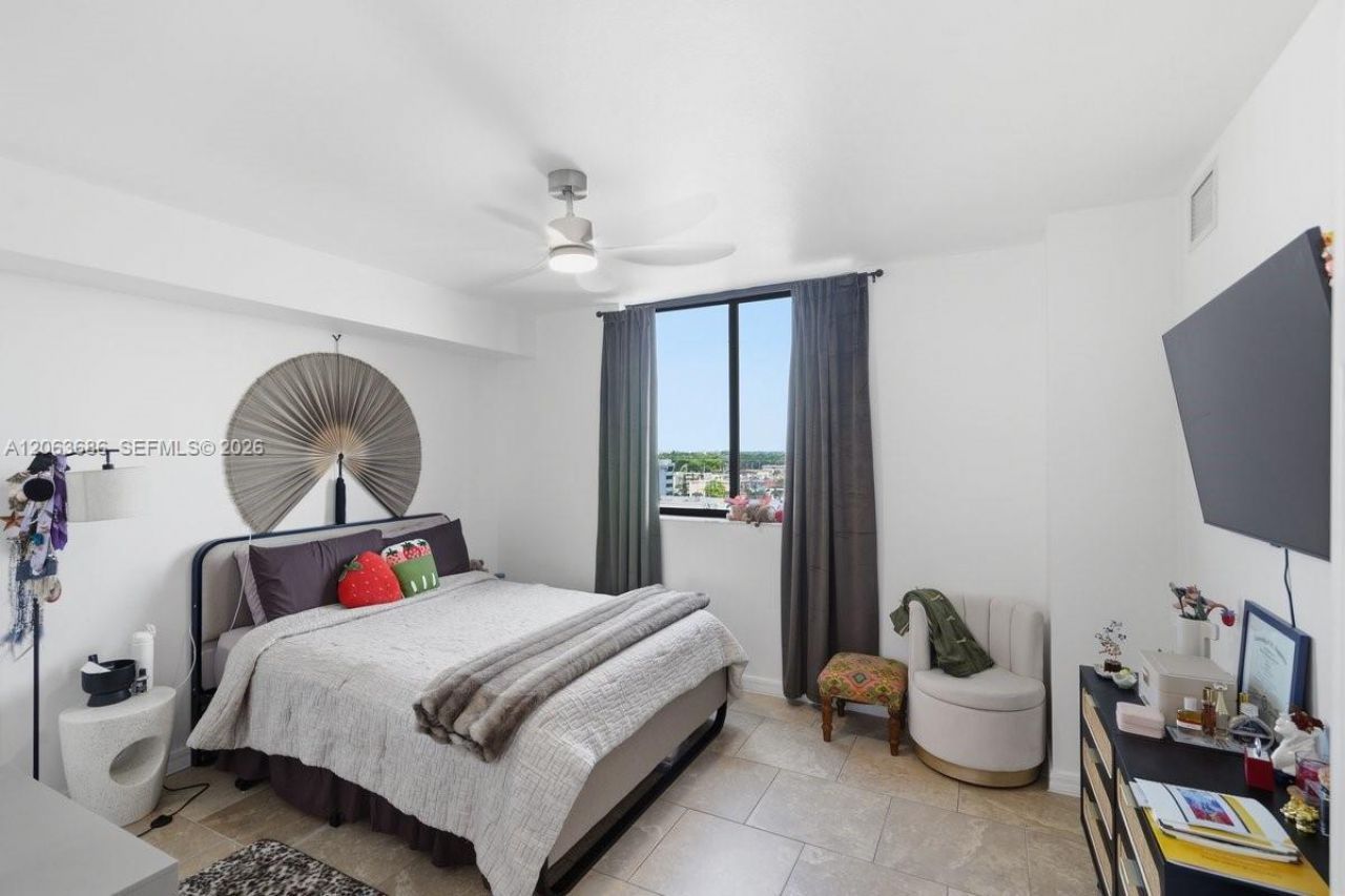 4242 NW 2nd St, Unit 807, Miami, FL 33126 Photo