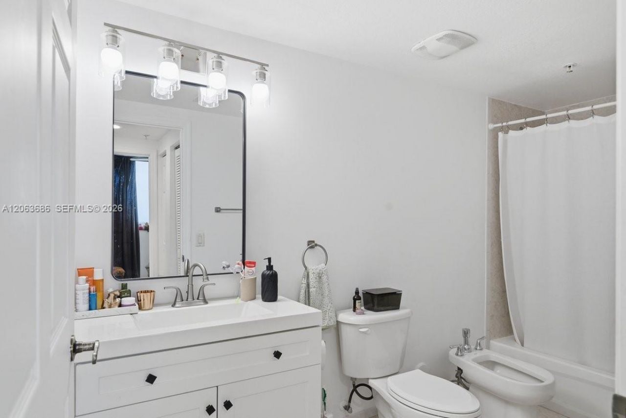 4242 NW 2nd St, Unit 807, Miami, FL 33126 Photo