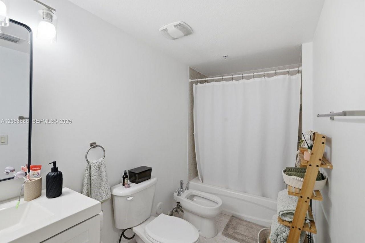 4242 NW 2nd St, Unit 807, Miami, FL 33126 Photo
