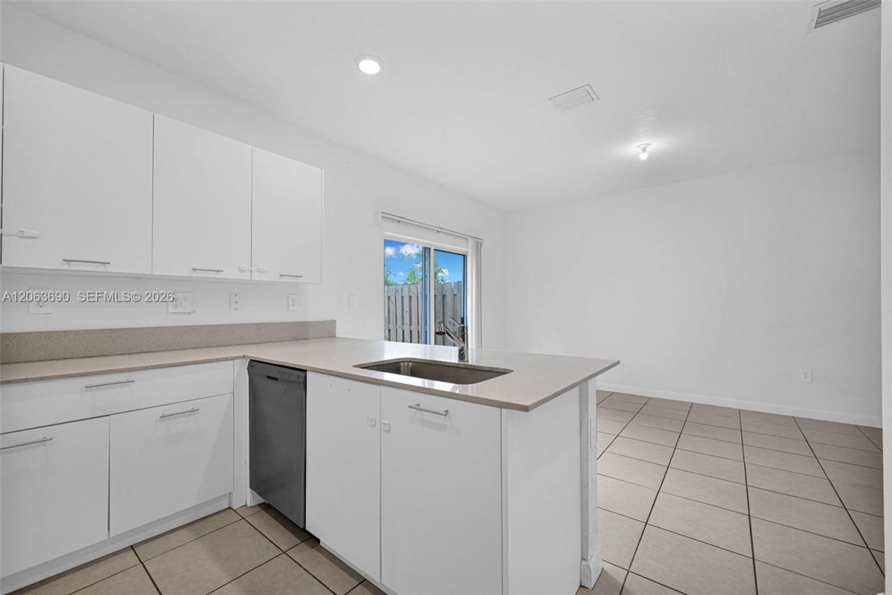 12429 NW 23rd Ct, Unit 12429, Miami, FL 33167 Photo