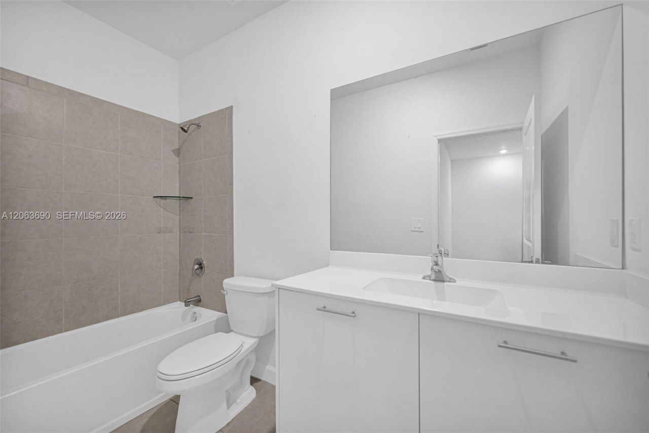 12429 NW 23rd Ct, Unit 12429, Miami, FL 33167 Photo