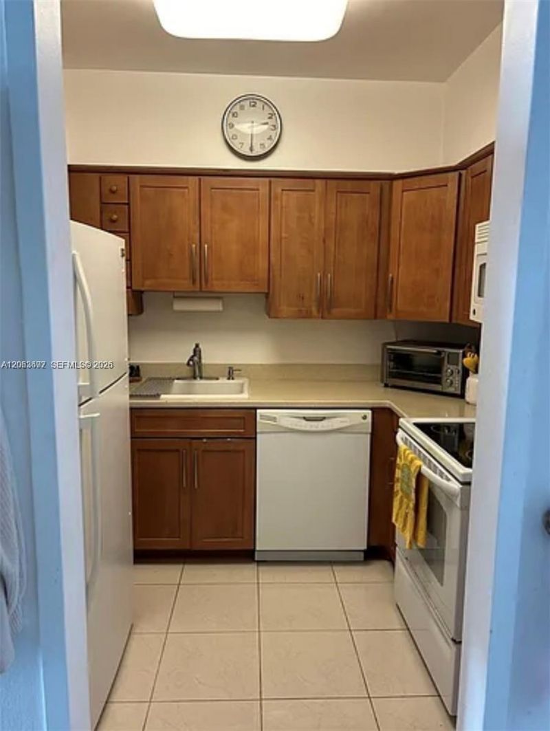 7441 Wayne Ave, Unit 14D, Miami Beach, FL 33141 Photo