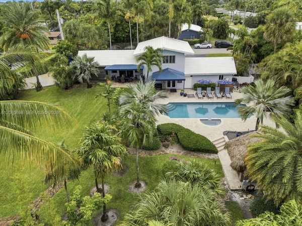 3721 NE 15th Ave, Oakland Park, FL 33334