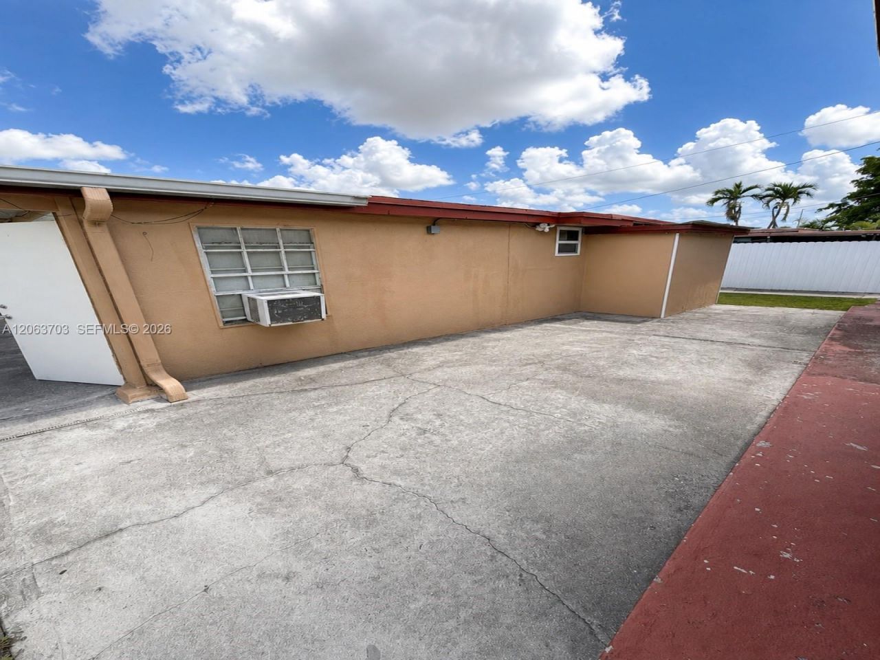 142 E 45th St, Hialeah, FL 33013 Photo