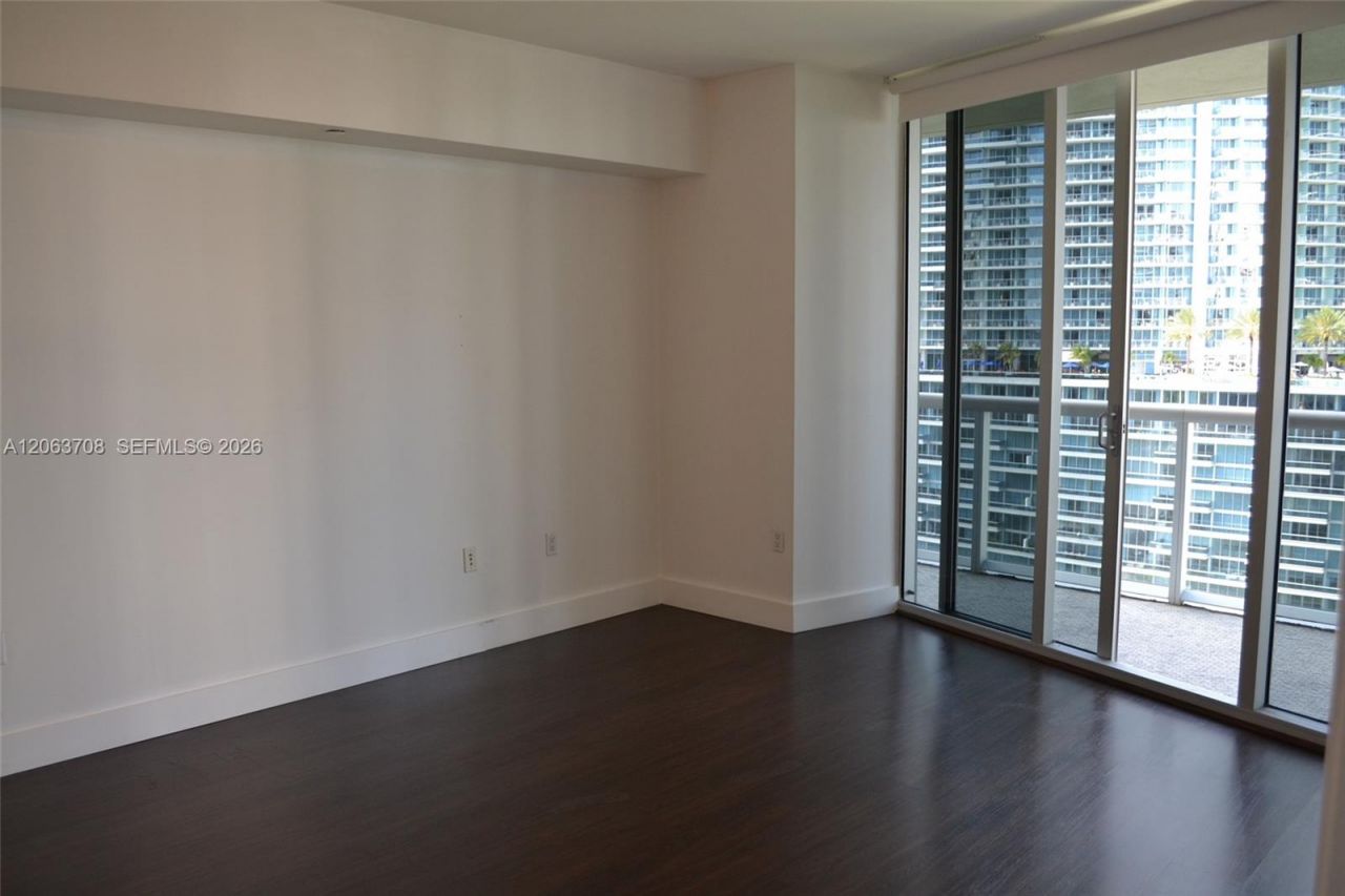 475 Brickell Ave , Unit 1814, Miami, FL 33131 Photo