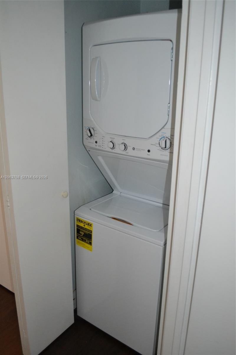 475 Brickell Ave , Unit 1814, Miami, FL 33131 Photo