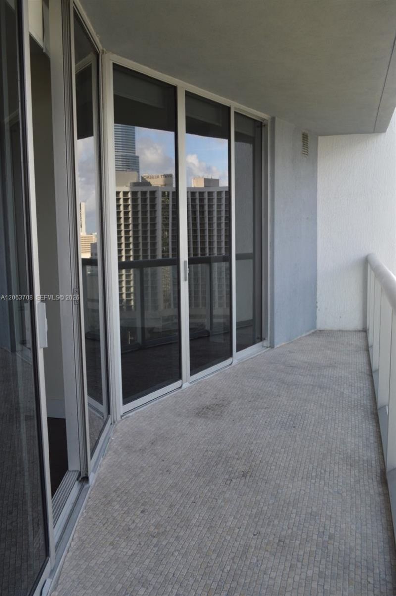 475 Brickell Ave , Unit 1814, Miami, FL 33131 Photo