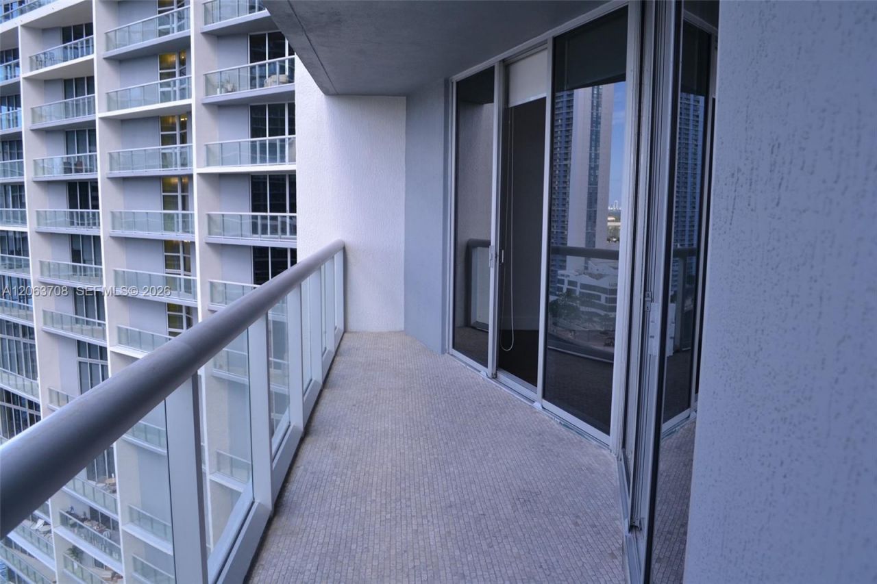 475 Brickell Ave , Unit 1814, Miami, FL 33131 Photo