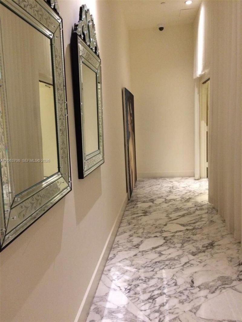 475 Brickell Ave , Unit 1814, Miami, FL 33131 Photo