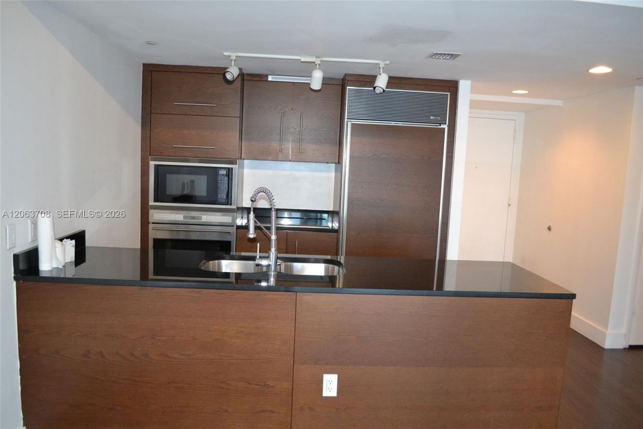 475 Brickell Ave , Unit 1814, Miami, FL 33131 Photo