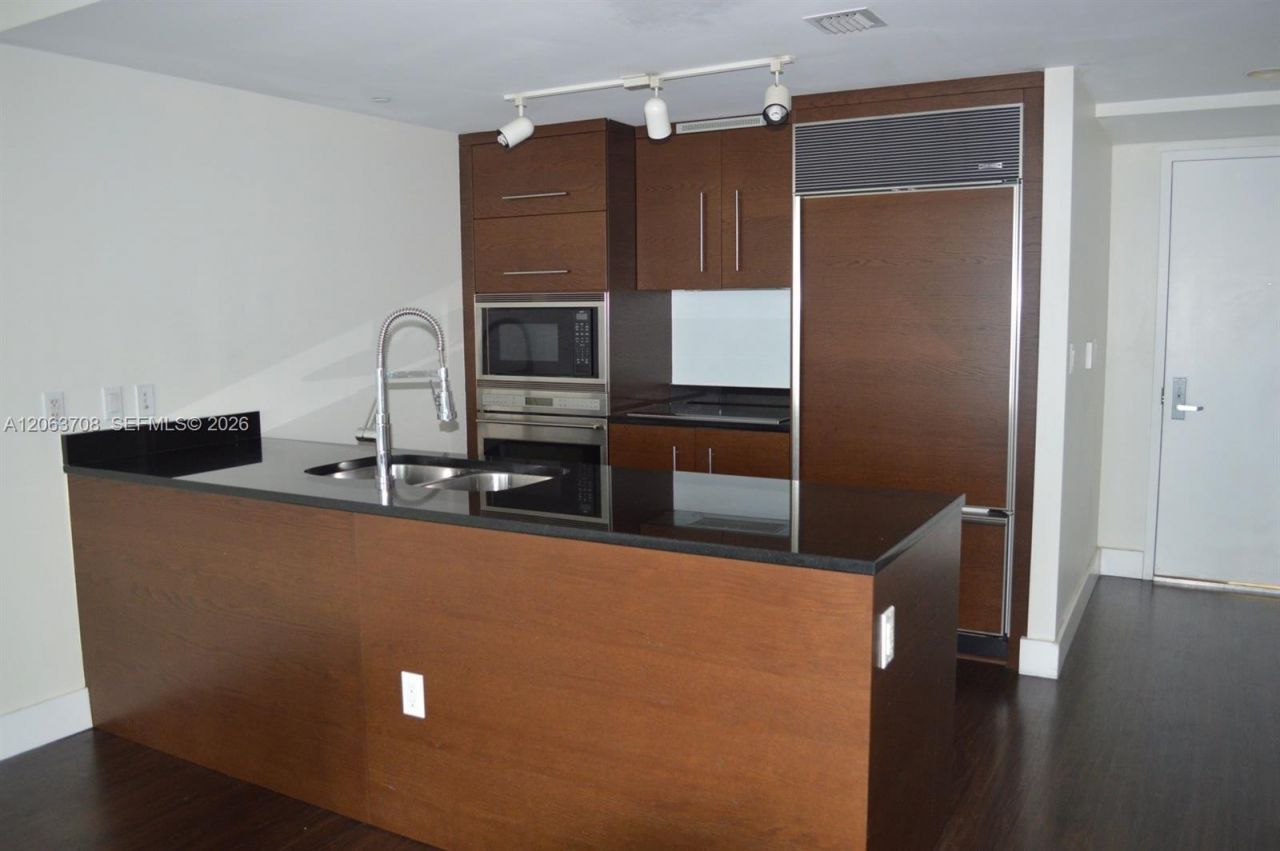 475 Brickell Ave , Unit 1814, Miami, FL 33131 Photo