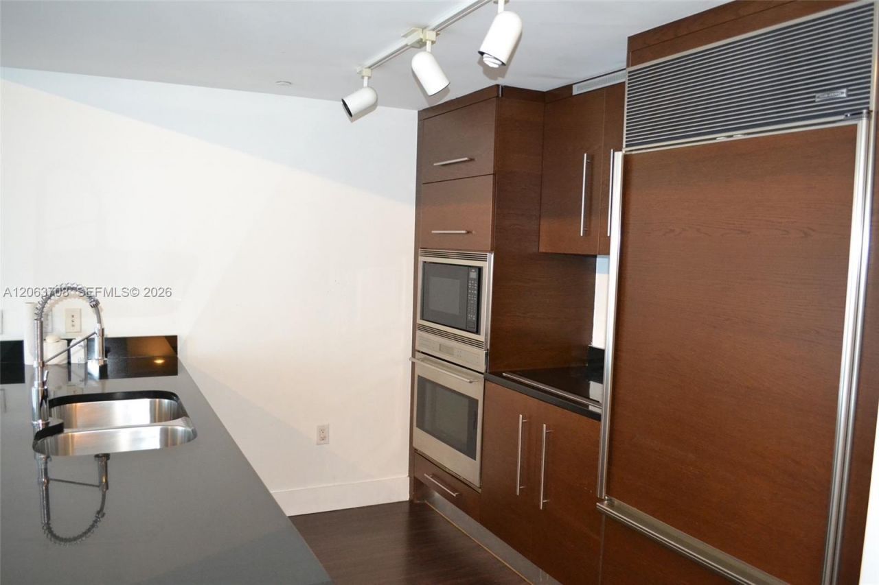 475 Brickell Ave , Unit 1814, Miami, FL 33131 Photo
