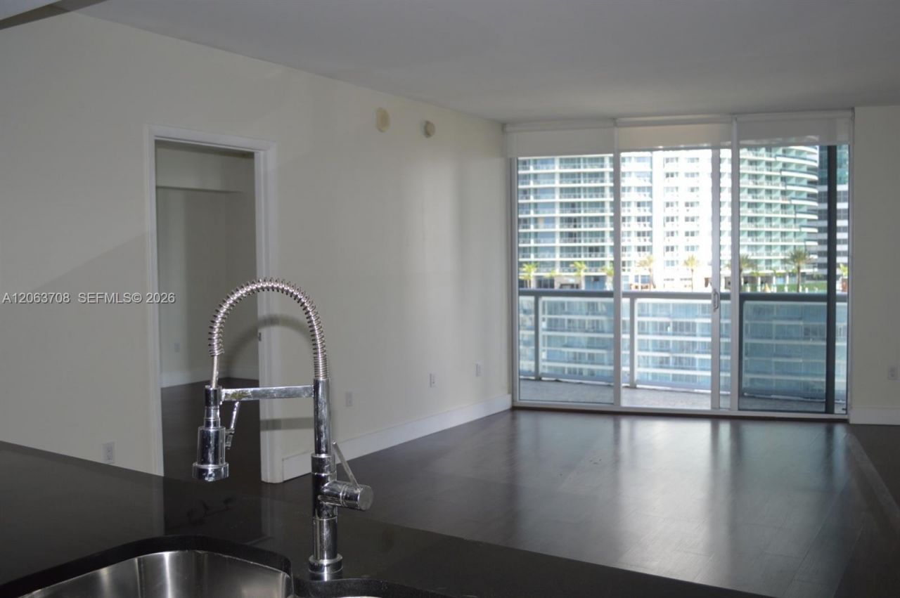 475 Brickell Ave , Unit 1814, Miami, FL 33131 Photo