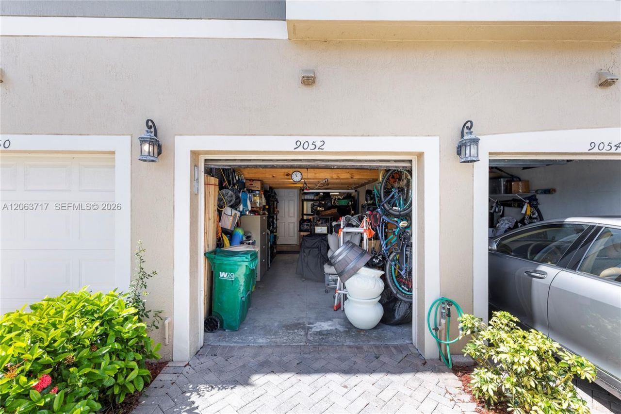 9052 Plymouth Pl, Unit 9052, Tamarac, FL 33321 Photo