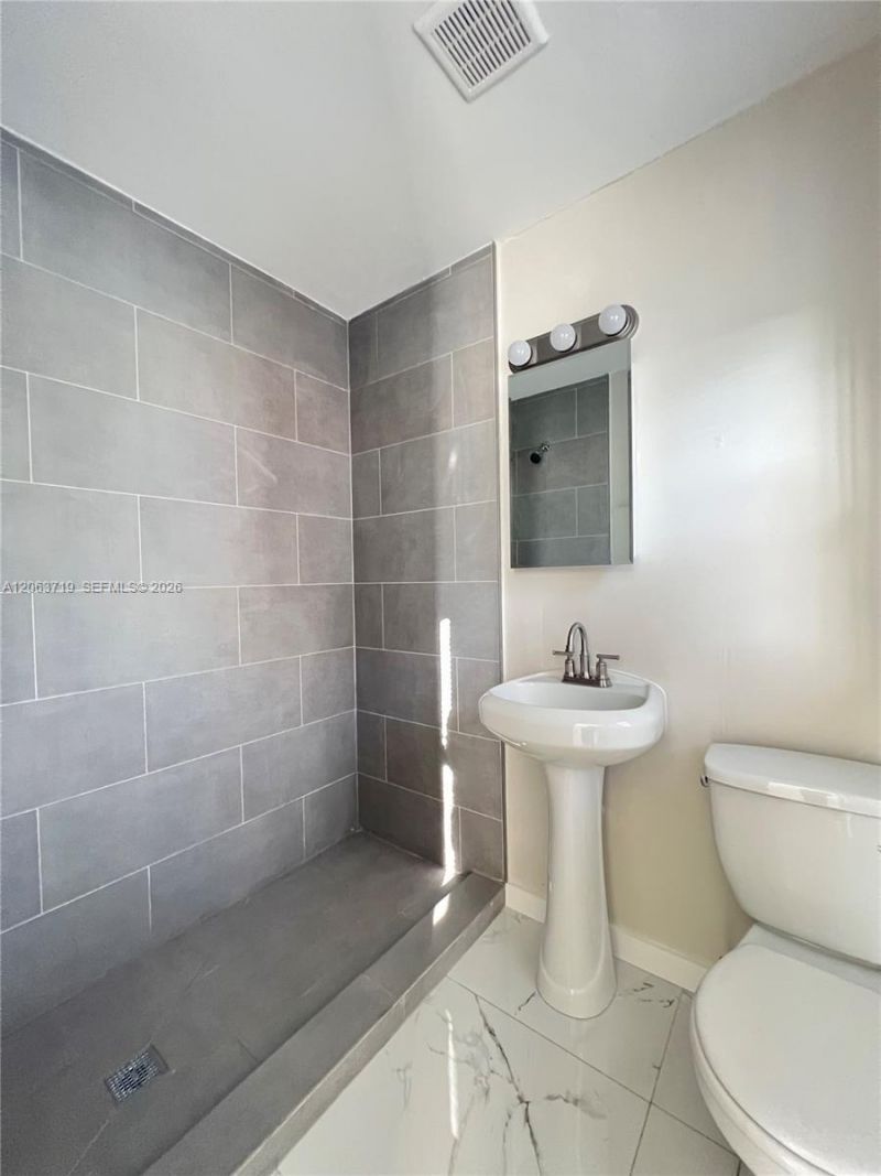150 NE 59th St, Miami, FL 33137 Photo